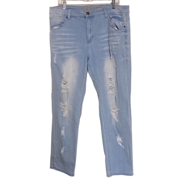 VIP JEANS Light Wash Distressed Plus Size - Picture 5 of 11